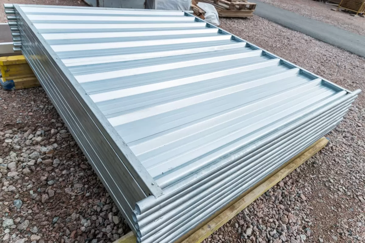 steel-hoarding-1